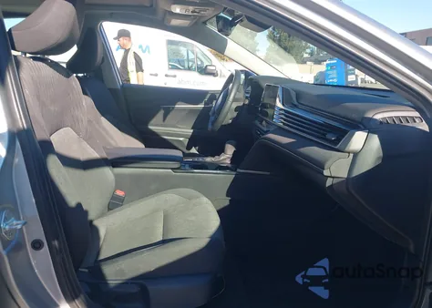 2025 Toyota Camry Le из США, поврежденный, VIN 4T1DAACK7SU537649